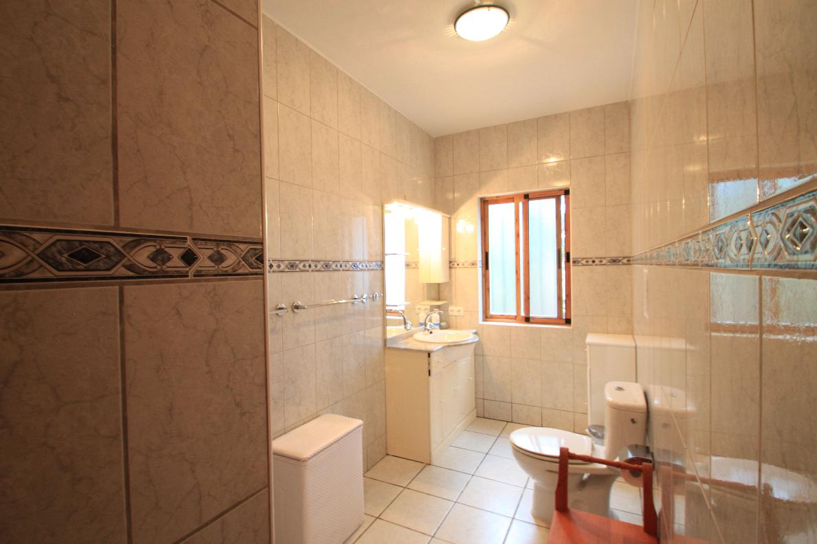 21  Bad zum SChlafzimmer nach Süden