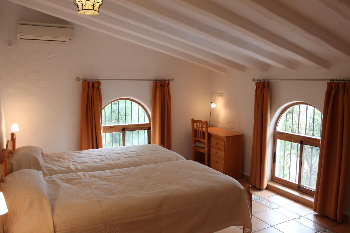 24 Schlafzimmer zum Garten