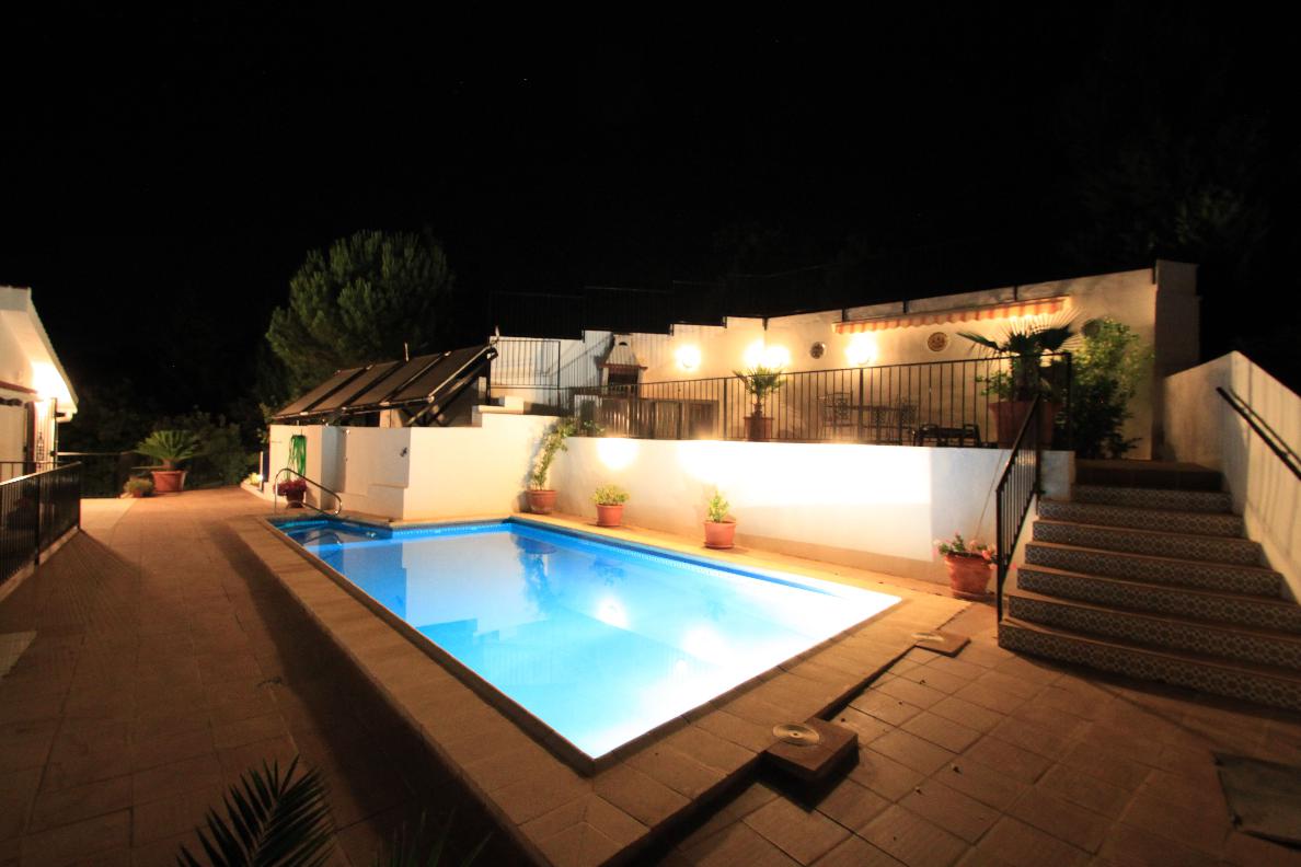 05 Pool mit Blick nach Nord West bei Nacht