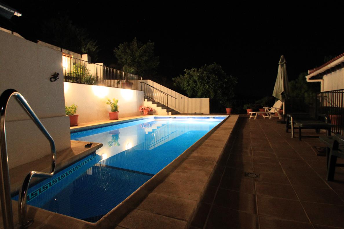 10 Pool mit EInstieg bei NAcht